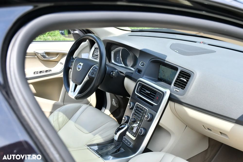 Volvo V60 D6 Plug-In-Hybrid AWD Geartronic Summum - 30