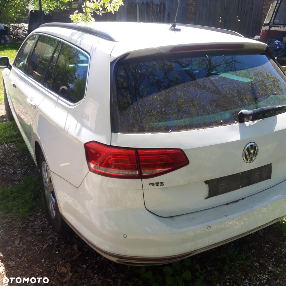 Volkswagen Passat - 4