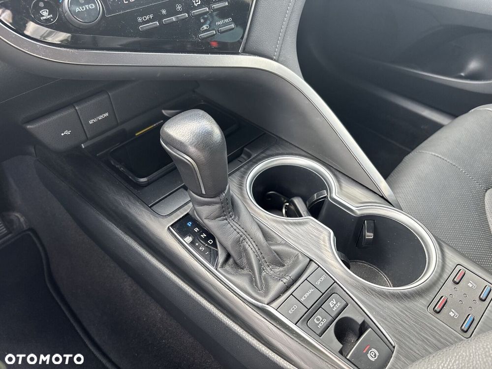 Toyota Camry 2.5 Hybrid Executive CVT - 24