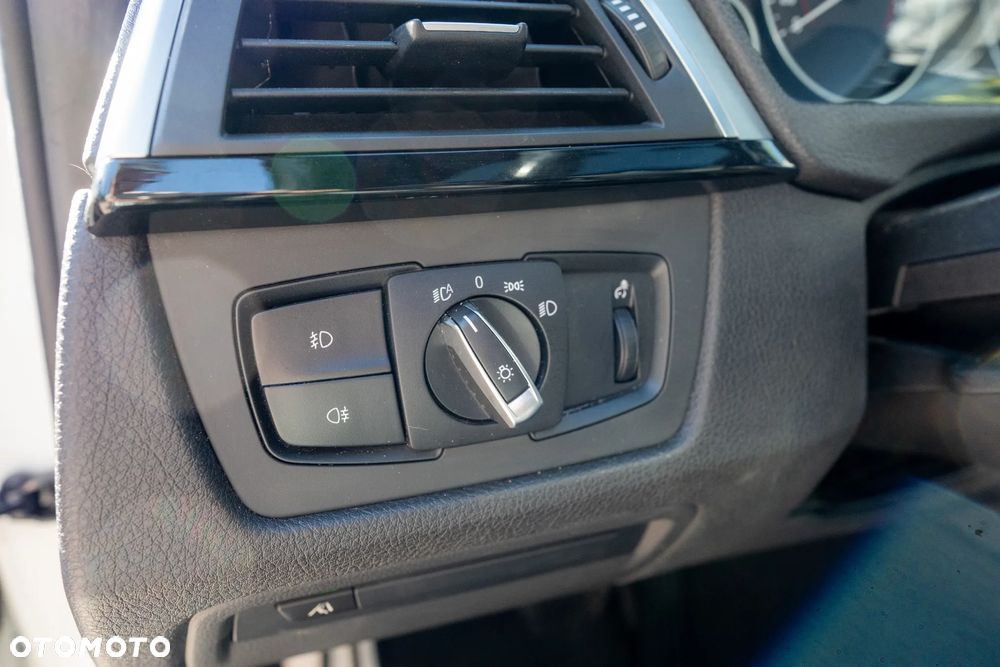 BMW Seria 3 320i xDrive Edition M Sport Shadow - 11