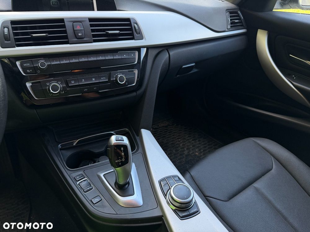 BMW Seria 3 318i - 18