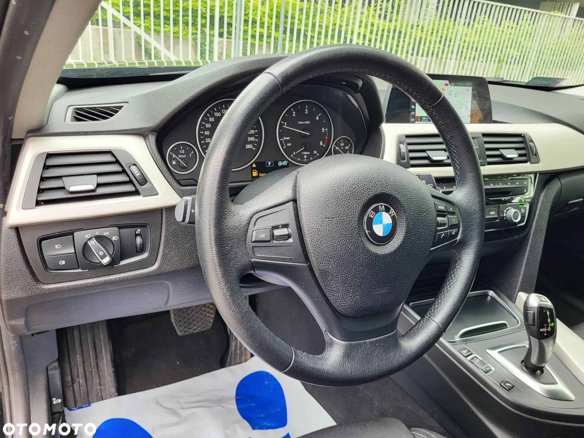 BMW Seria 3 320d Touring - 8