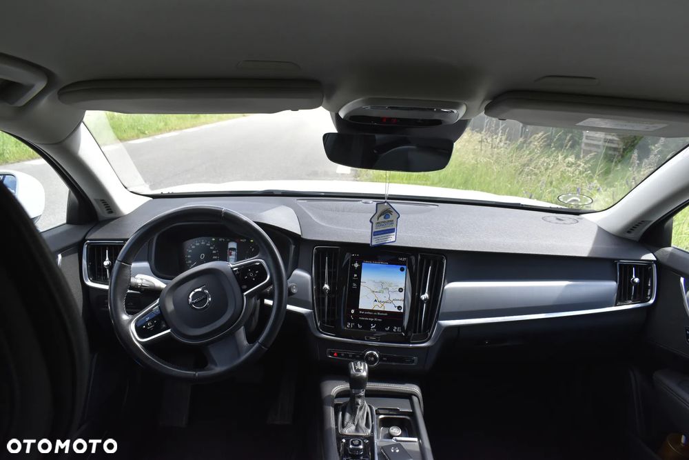 Volvo V90 D4 Momentum Pro - 40