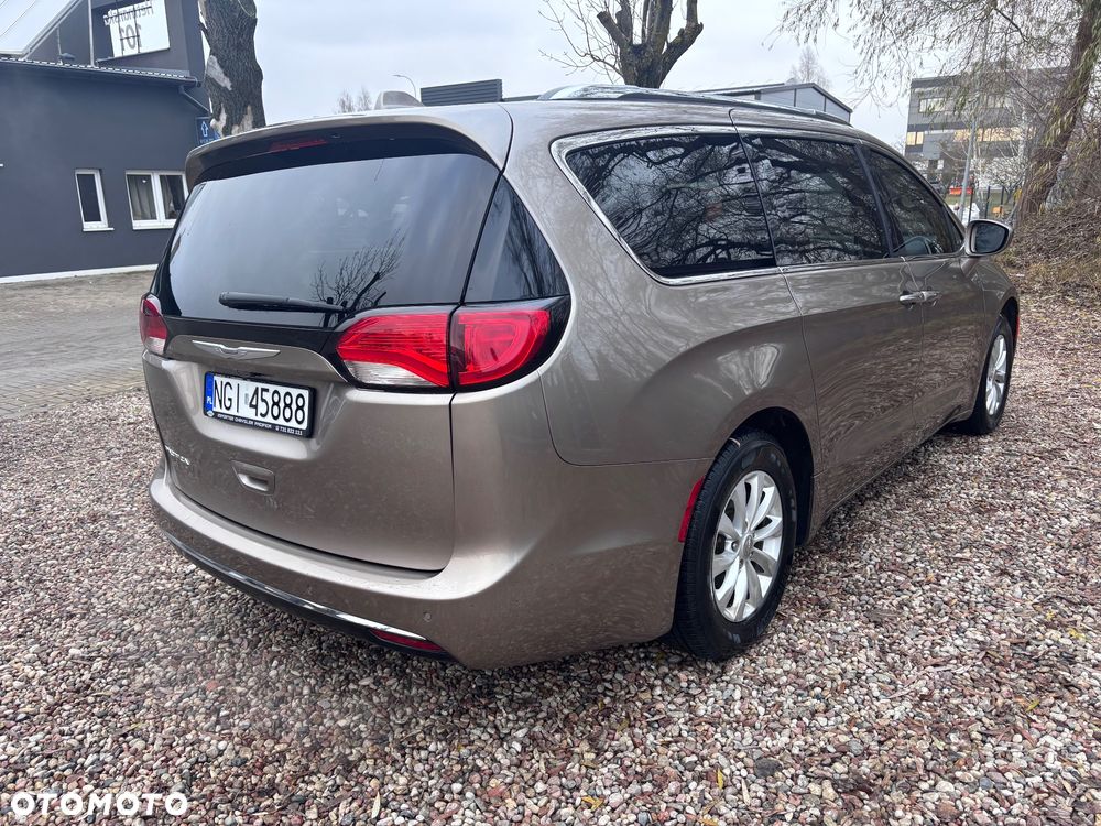 Chrysler Pacifica - 6