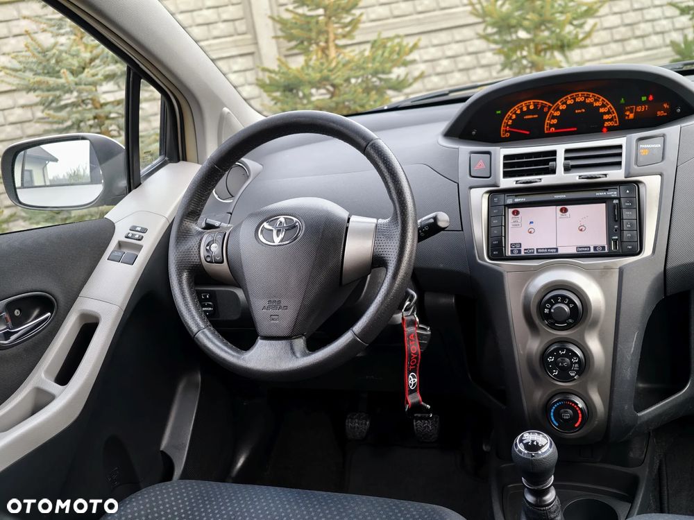 Toyota Yaris 1.33 Premium - 6