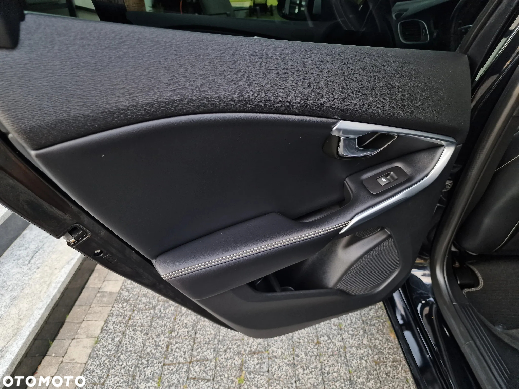 Volvo V40 D4 Drive-E R-Design Summum - 27