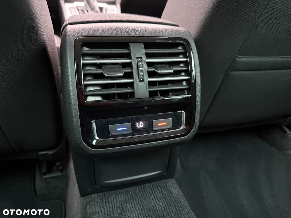 Volkswagen Passat - 30