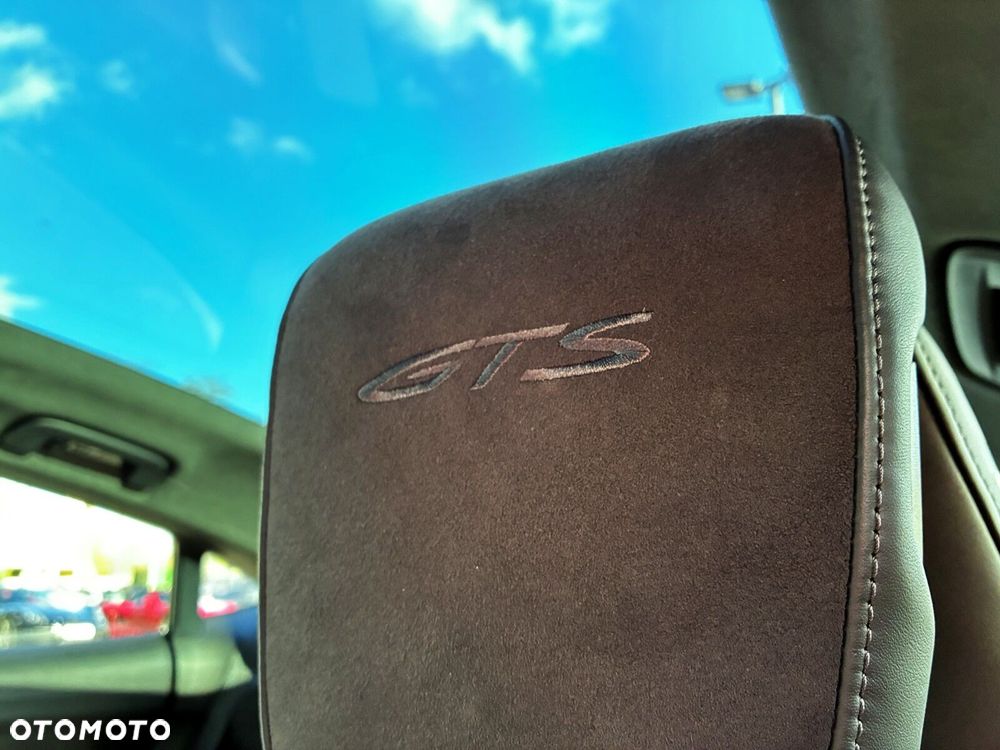 Porsche Taycan - 22