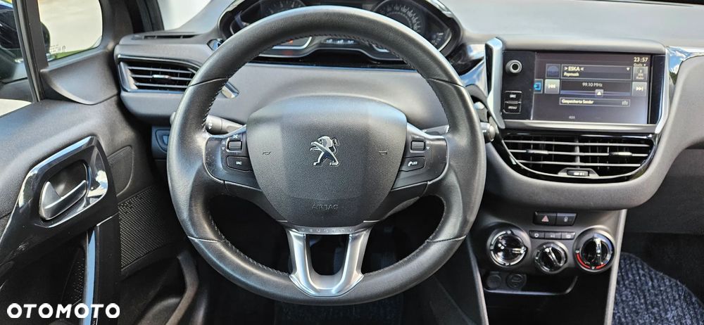 Peugeot 208 - 18