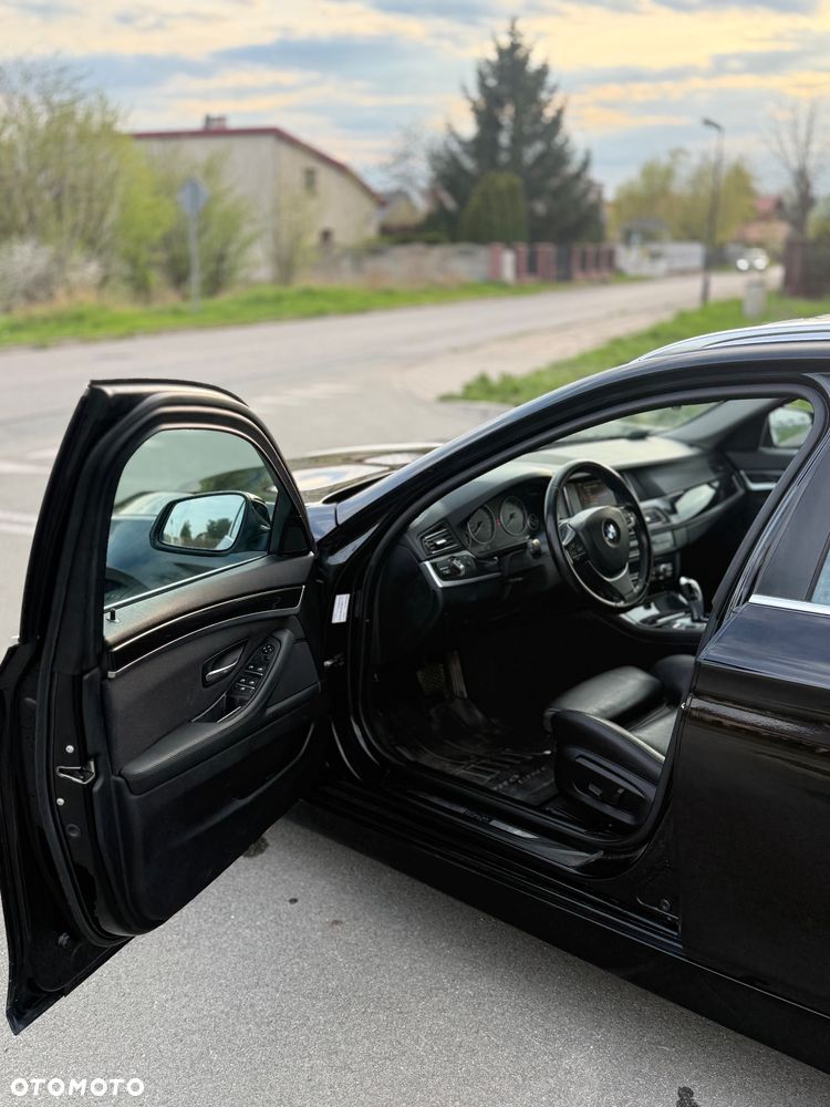 BMW Seria 5 520d xDrive - 11