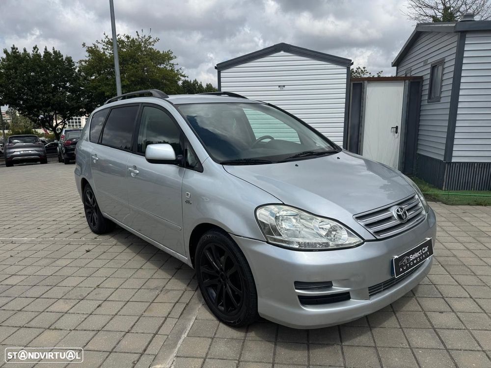 Toyota Avensis Verso 2.0 D-4D - 3