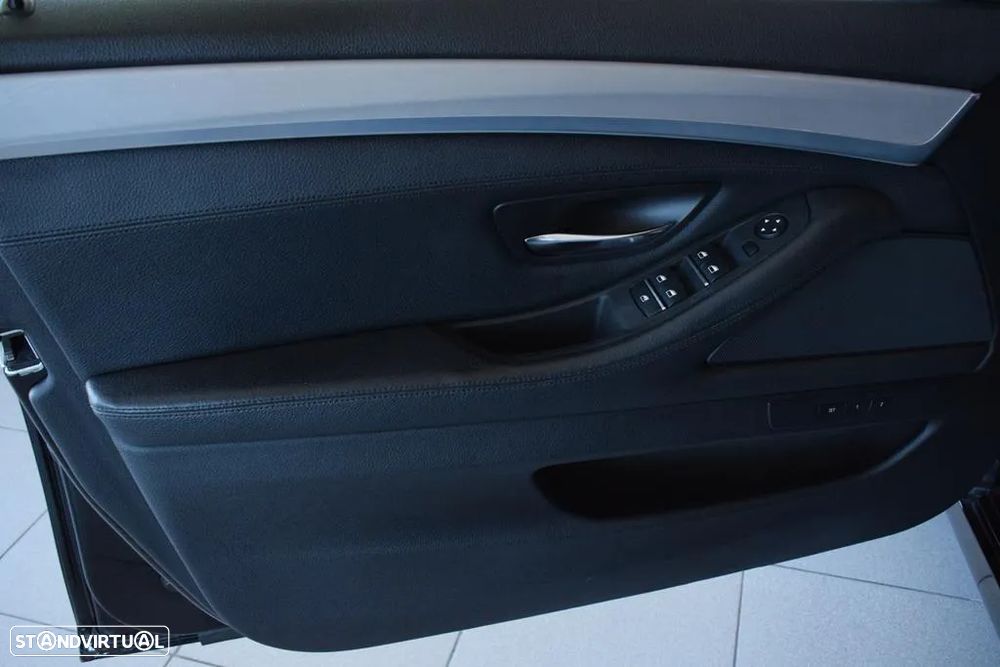 BMW 525 d Line Luxury Auto - 11