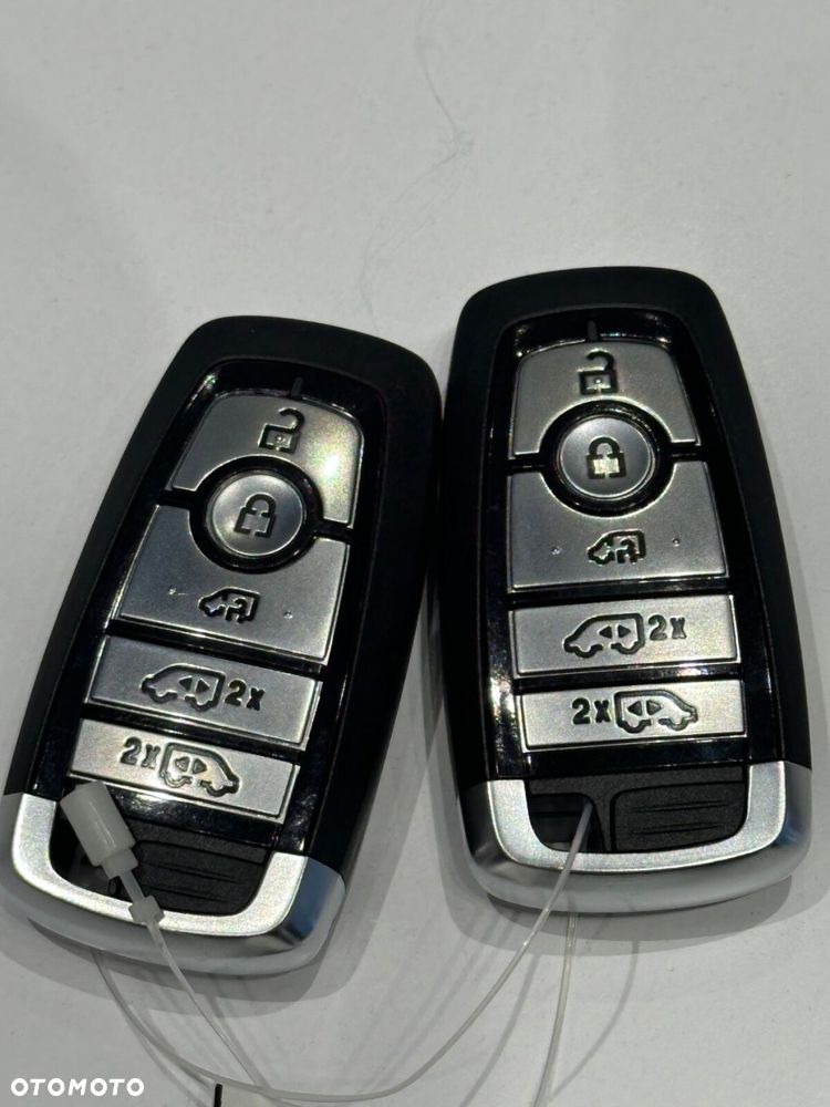 Ford Tourneo Custom - 34