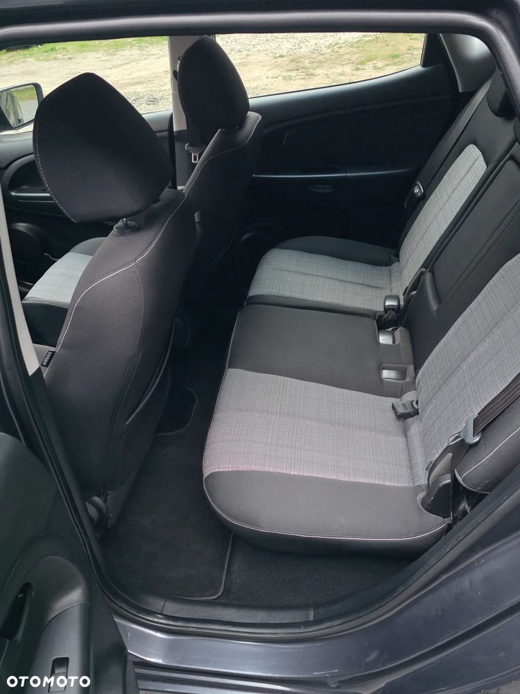 Kia Venga - 13