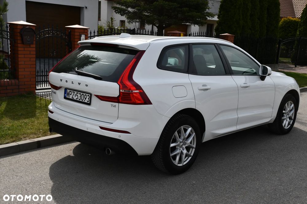Volvo XC 60 T4 Momentum - 4
