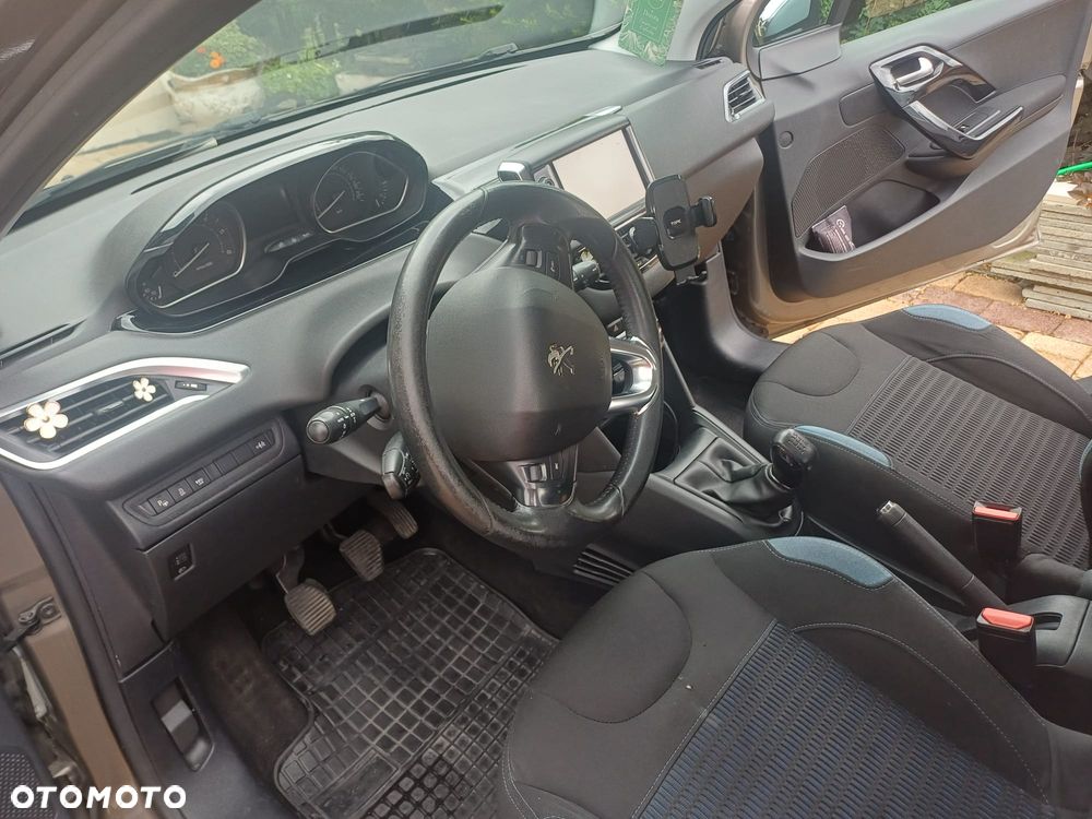 Peugeot 208 1.6 e-HDi Allure STT - 12