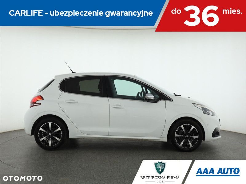 Peugeot 208 - 8