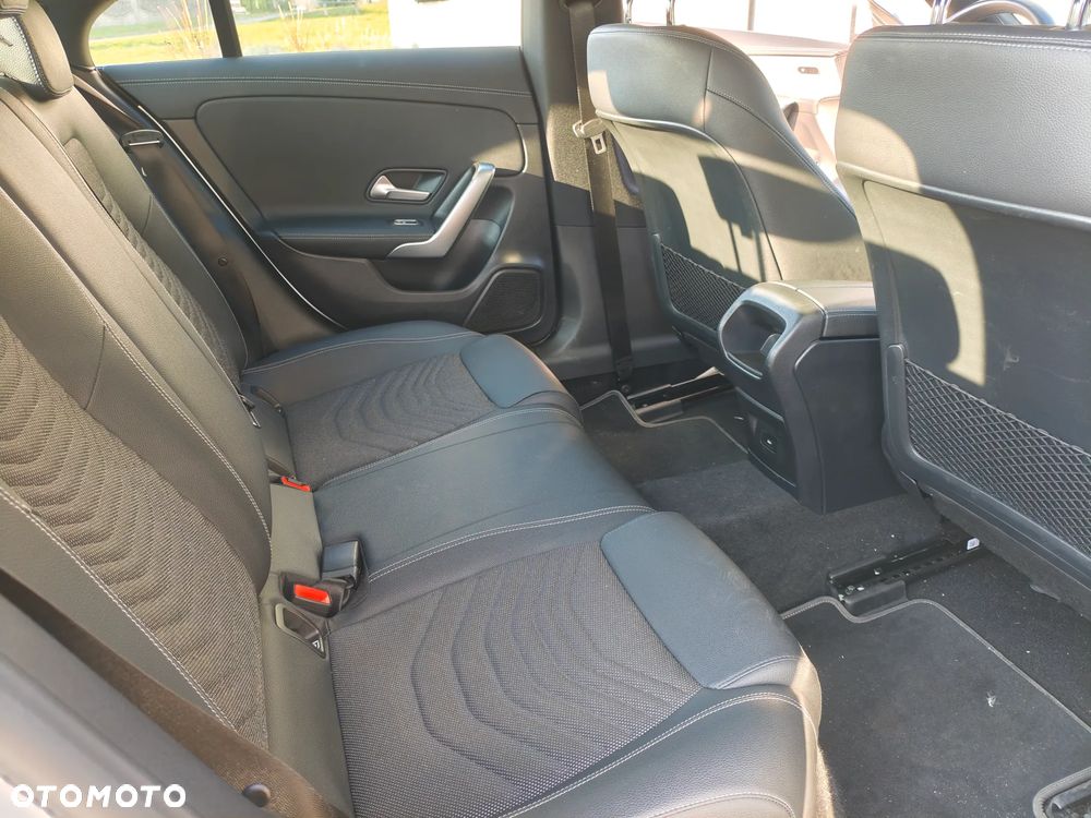 Mercedes-Benz CLA 250 e 8G-DCT Special Edition - 28