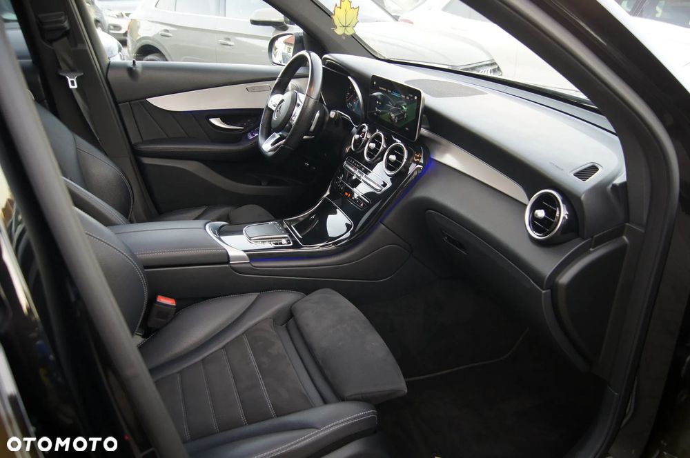 Mercedes-Benz GLC 300 e 4Matic 9G-TRONIC AMG Line - 11