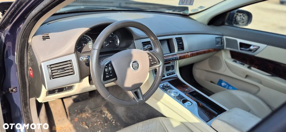 Jaguar XF - 19