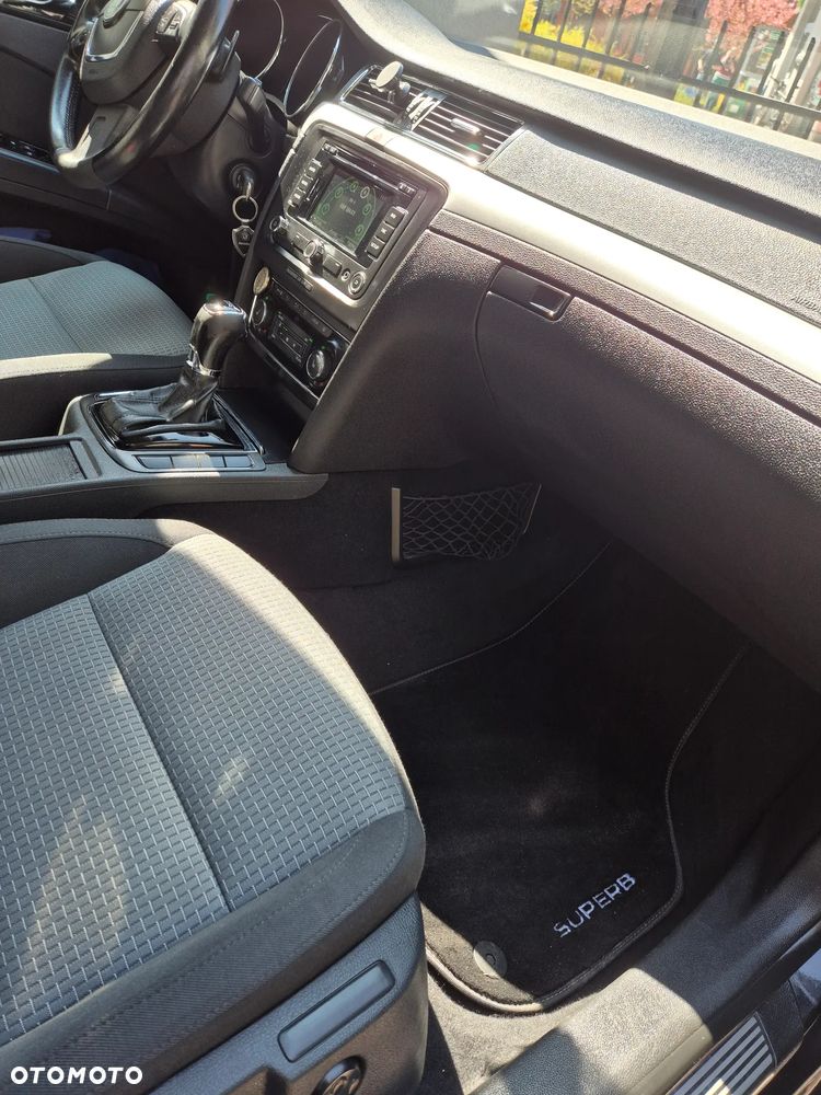 Skoda Superb 2.0 TDI Ambition DSG - 11