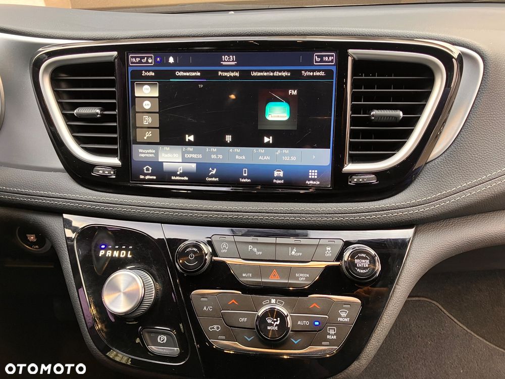 Chrysler Pacifica - 17