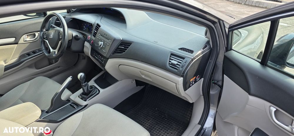 Honda Civic 1.8 MT ES - 14