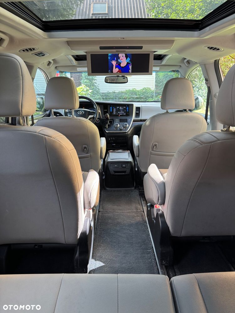 Toyota Sienna - 9