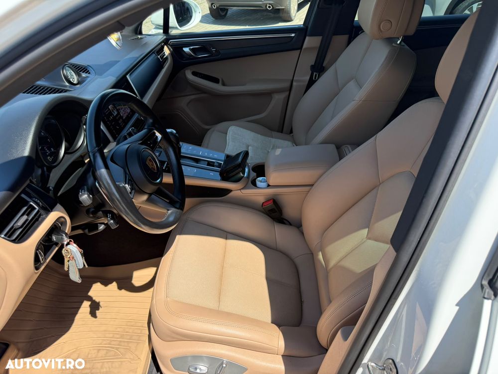 Porsche Macan T - 12
