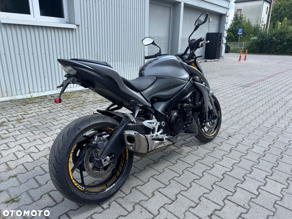 Suzuki GSX 1000 - 3