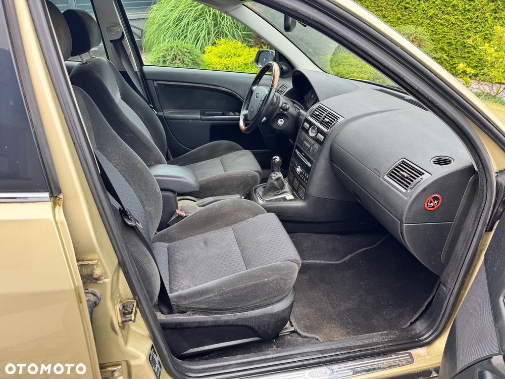Ford Mondeo - 25