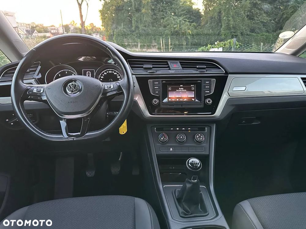 Volkswagen Touran - 21