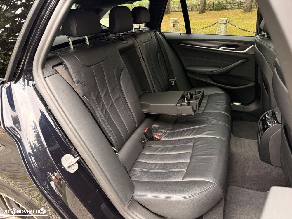 BMW 530 e Pack Desportivo M - 32