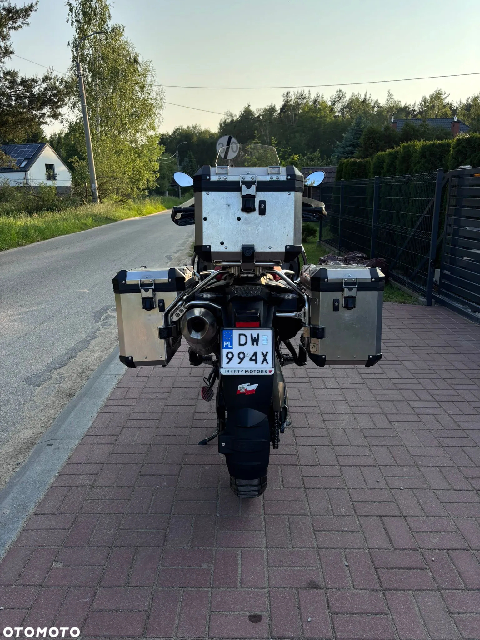 BMW F - 4