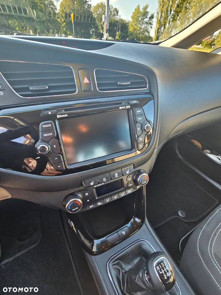 Kia Ceed Cee'd 1.6 GDI L Business Line - 8