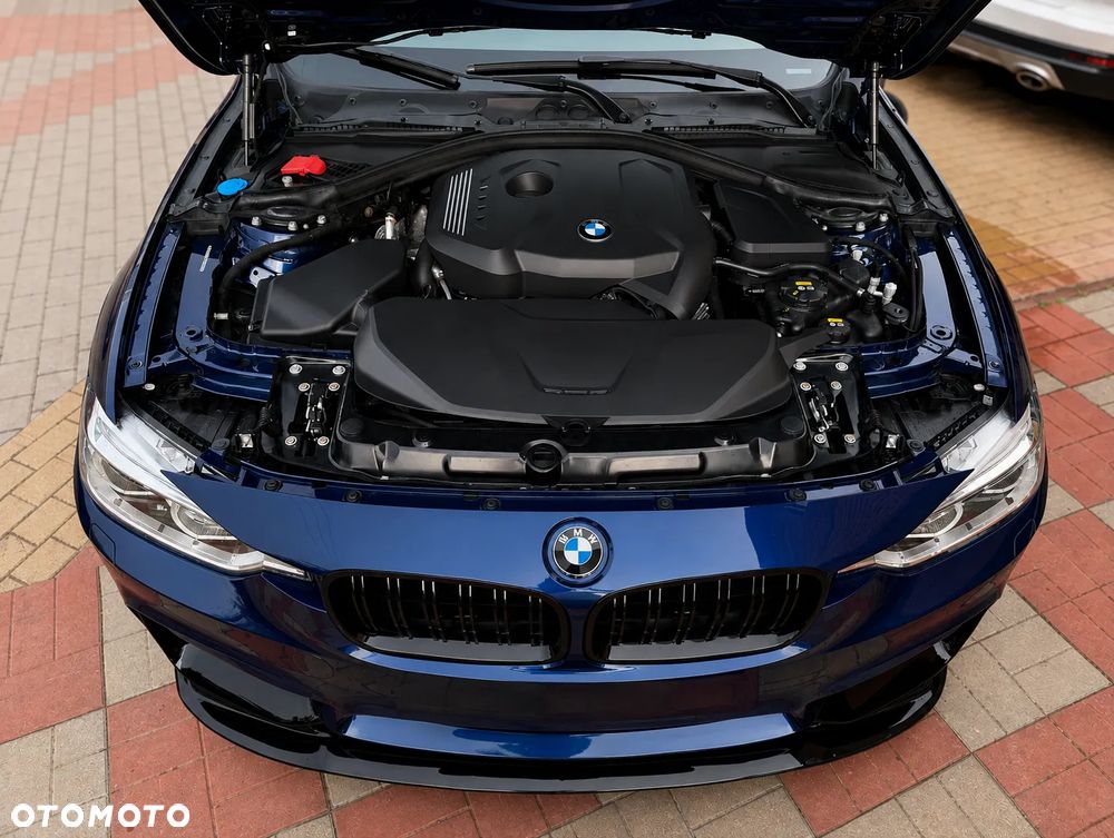 BMW Seria 3 330i M Sport - 5