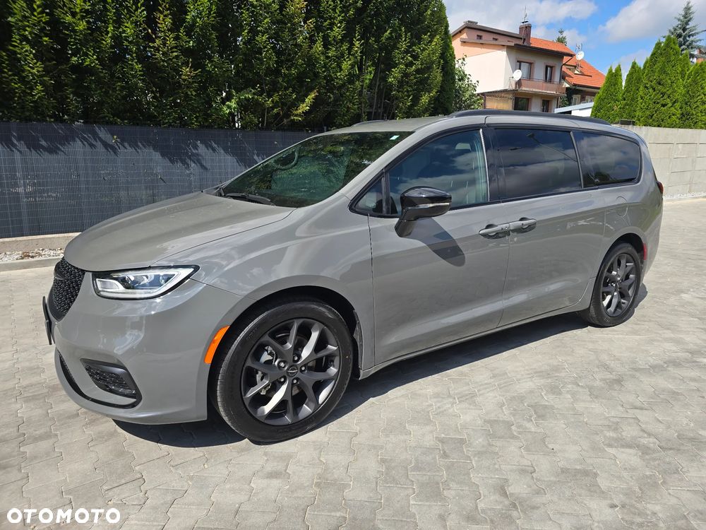 Chrysler Pacifica - 12