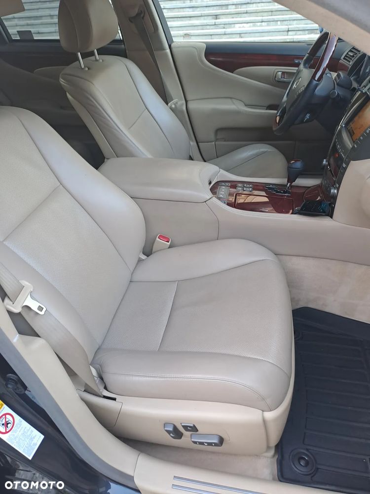 Lexus LS - 22