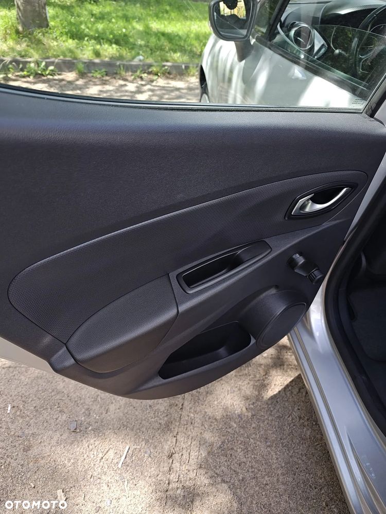 Renault Clio 1.2 16V 75 LIMITED - 14