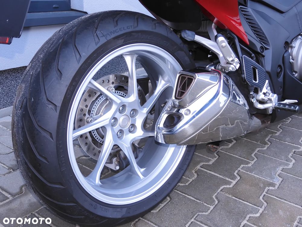 Honda VFR - 12