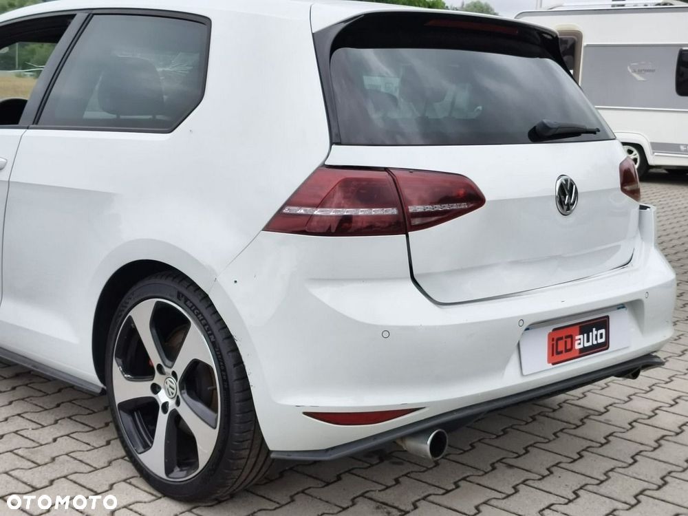 Volkswagen Golf - 26