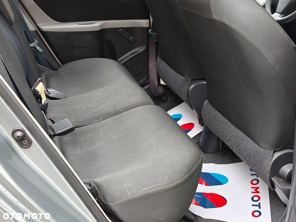 Toyota Yaris 1.33 Prestige - 9