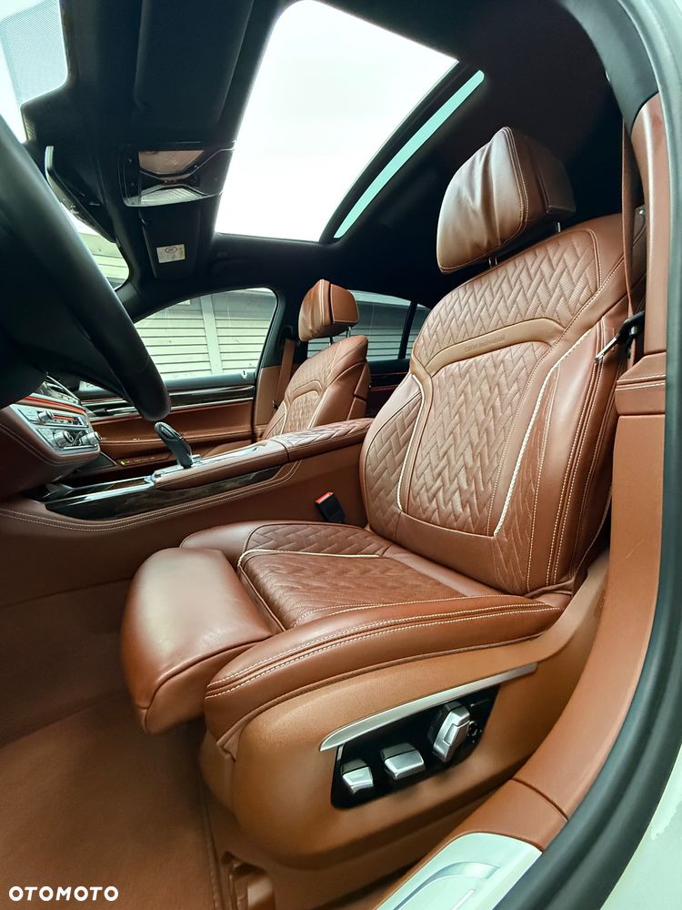 BMW Seria 7 745e - 7