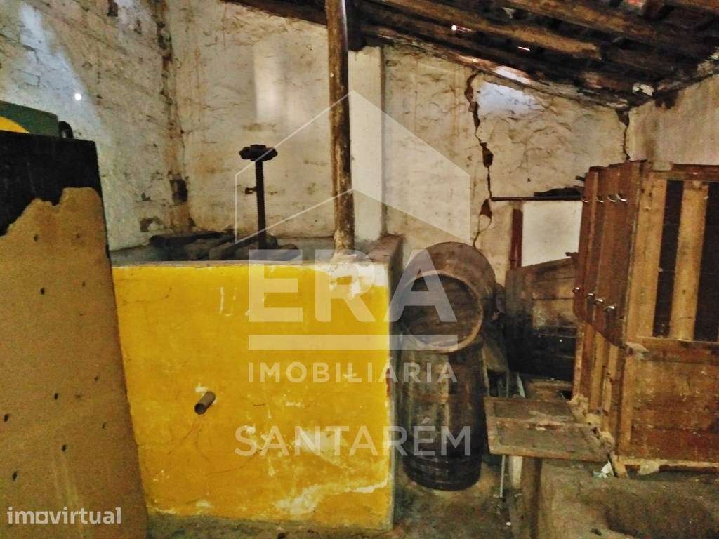Moradia para recuperar na Aldeia da Ribeira - Grande imagem: 5/10