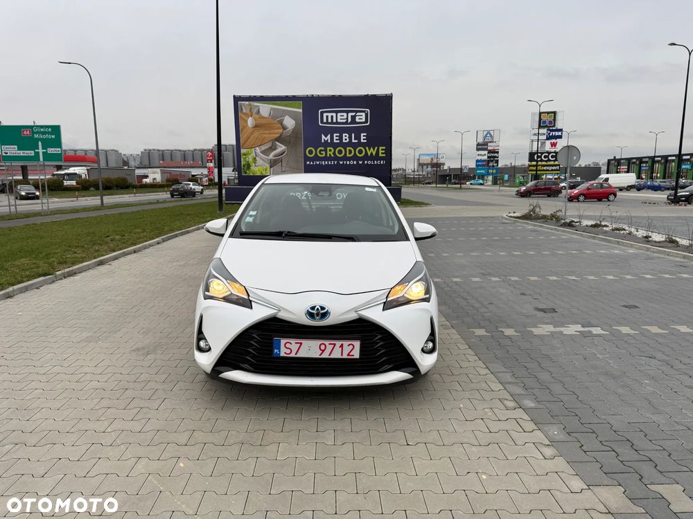 Toyota Yaris Hybrid 100 Premium - 2