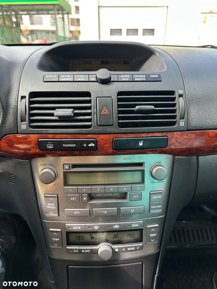 Toyota Avensis 2.0 VVT-i Sol - 22