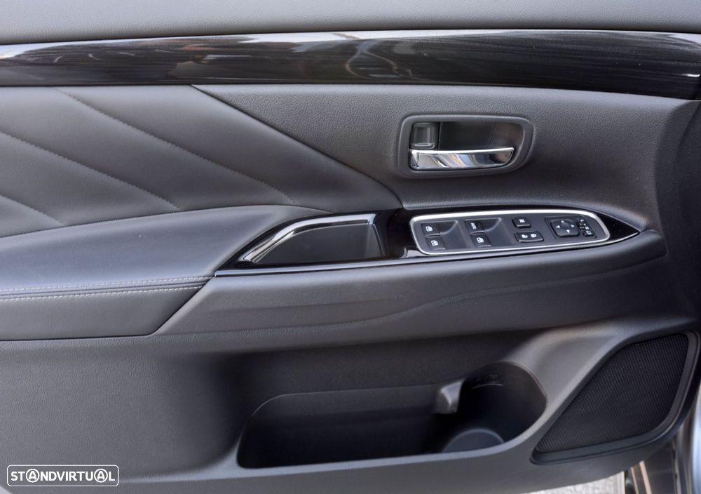 Mitsubishi Outlander 2.0 PHEV Intense - 27