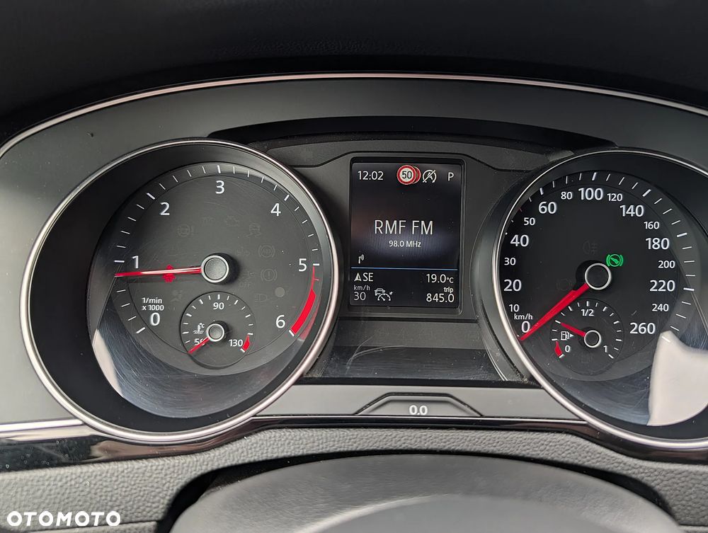 Volkswagen Passat 2.0 TDI SCR DSG - 35