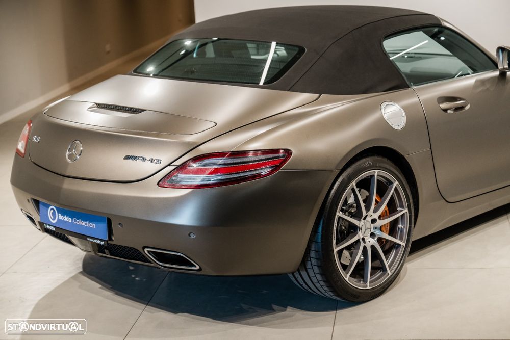 Mercedes-Benz SLS 63 AMG Roadster - 25