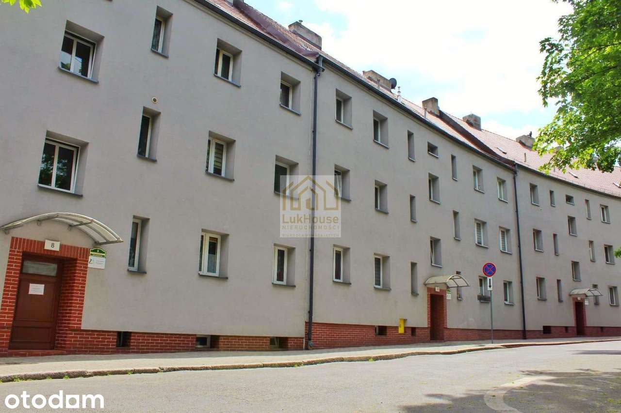 2 POKOJE Z MIEJSKIM OGRZEWANIEM W CENTRUM BYTOMIA - 44 M2